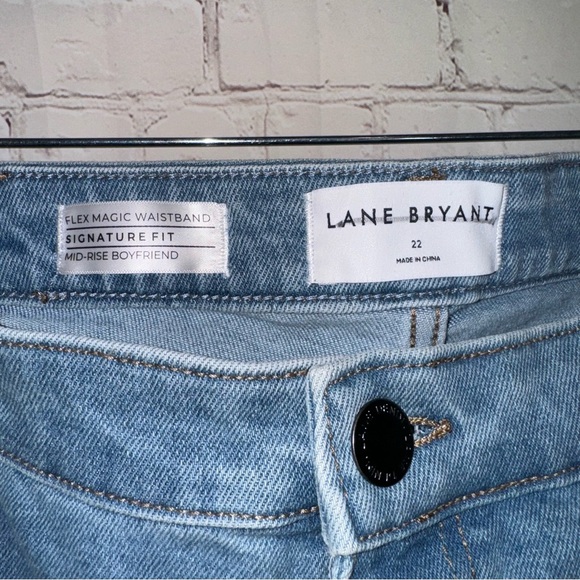 LANE BRYANT Signature Fit Boyfriend Jean- Light Wash with Patchwork, Size 22 - Picture 9 of 13